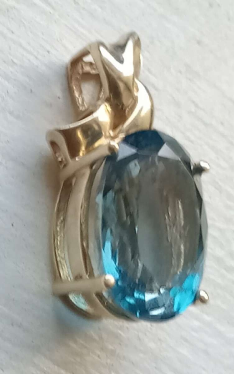 BLUE TOPAZ 14K GOLD PENDANT