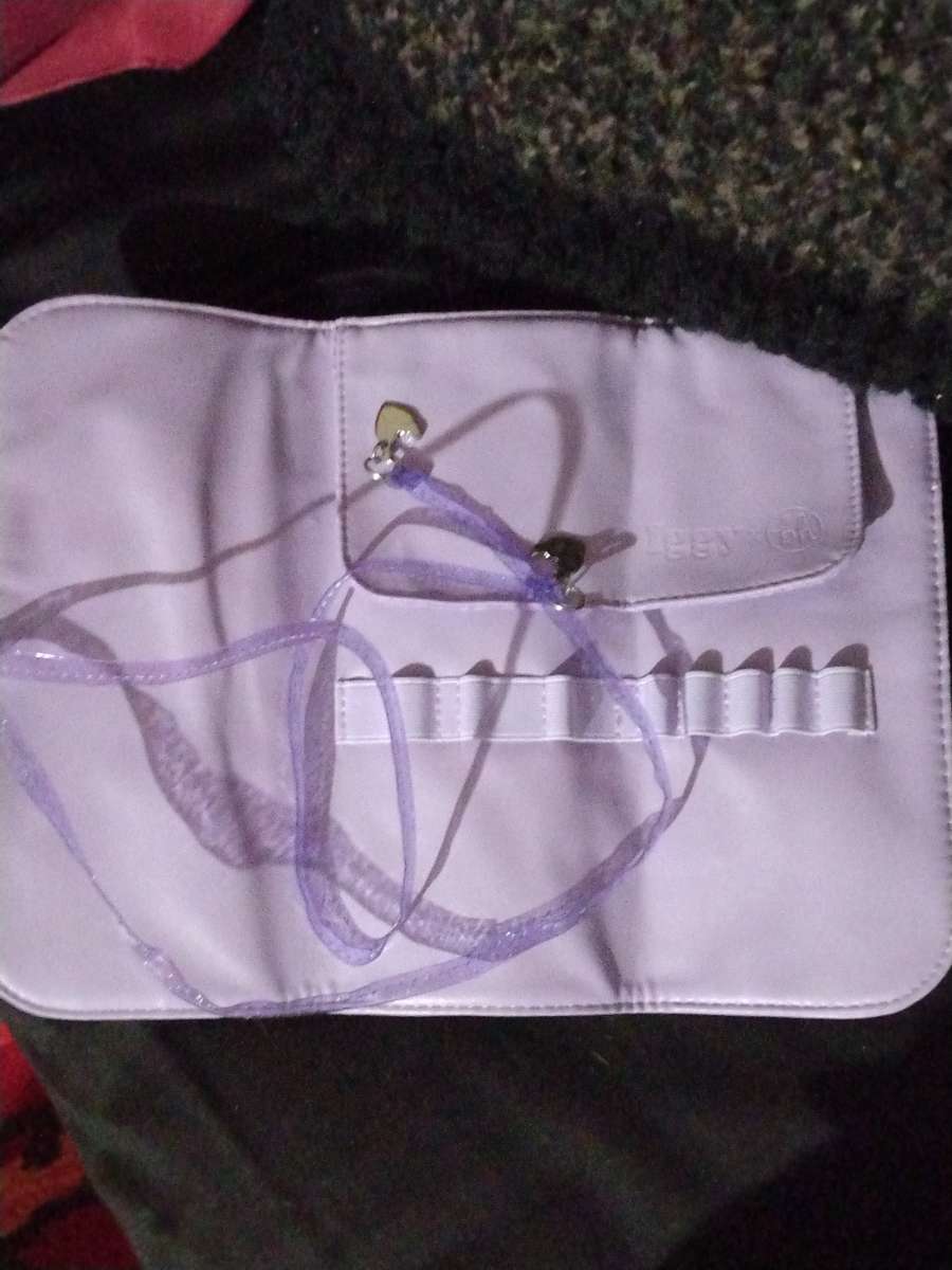 IGGY AZALEA MAKE UP BRUSH BAG