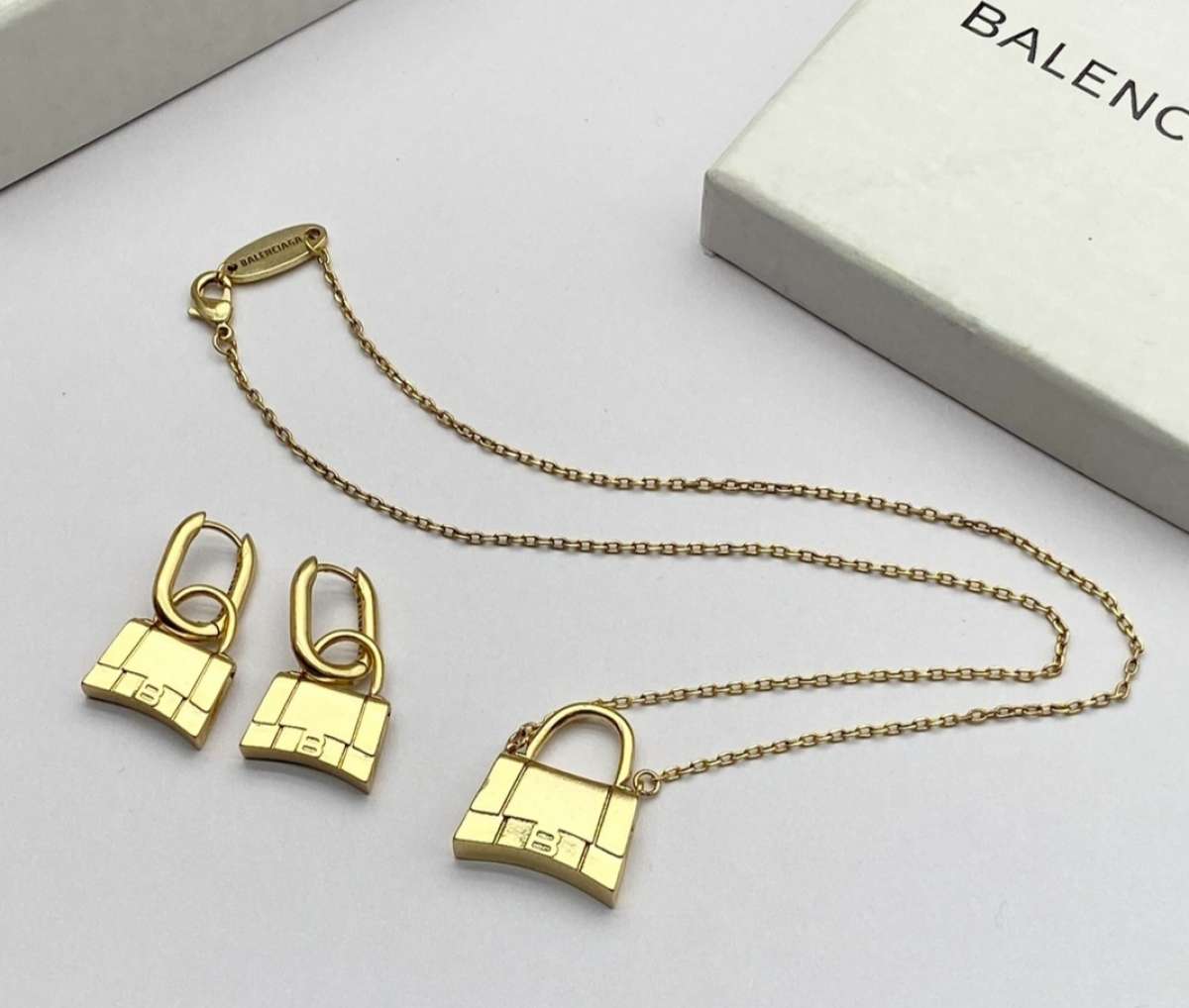 Balenciaga set accessories