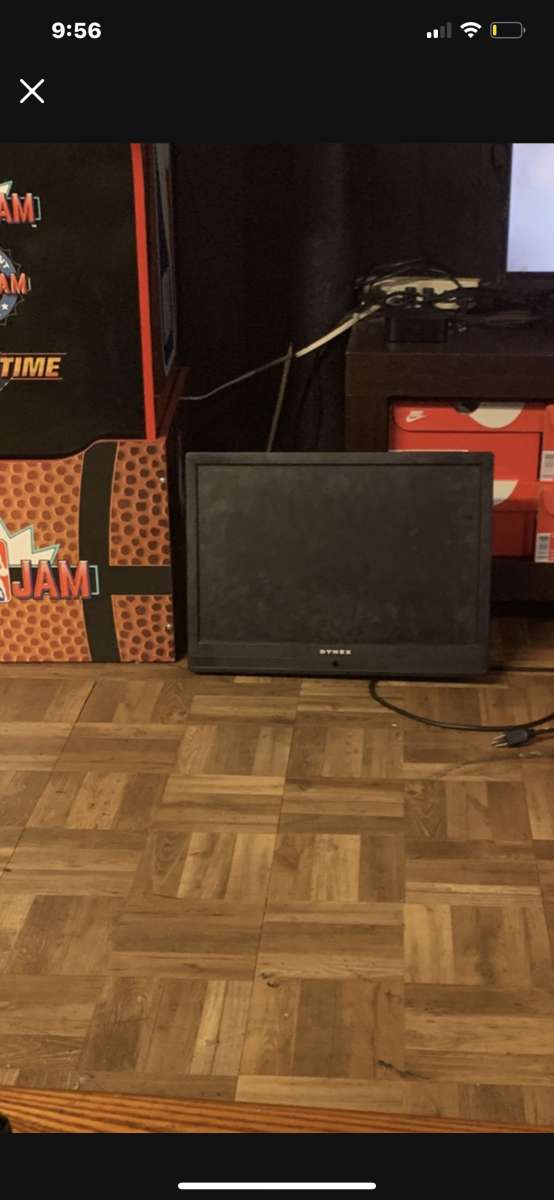 19 dynex tv with wall mount