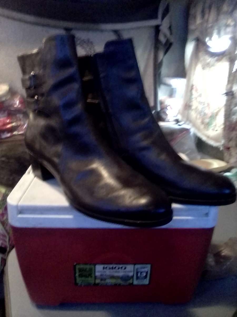 Brown leather boots womans size 9 brand new
