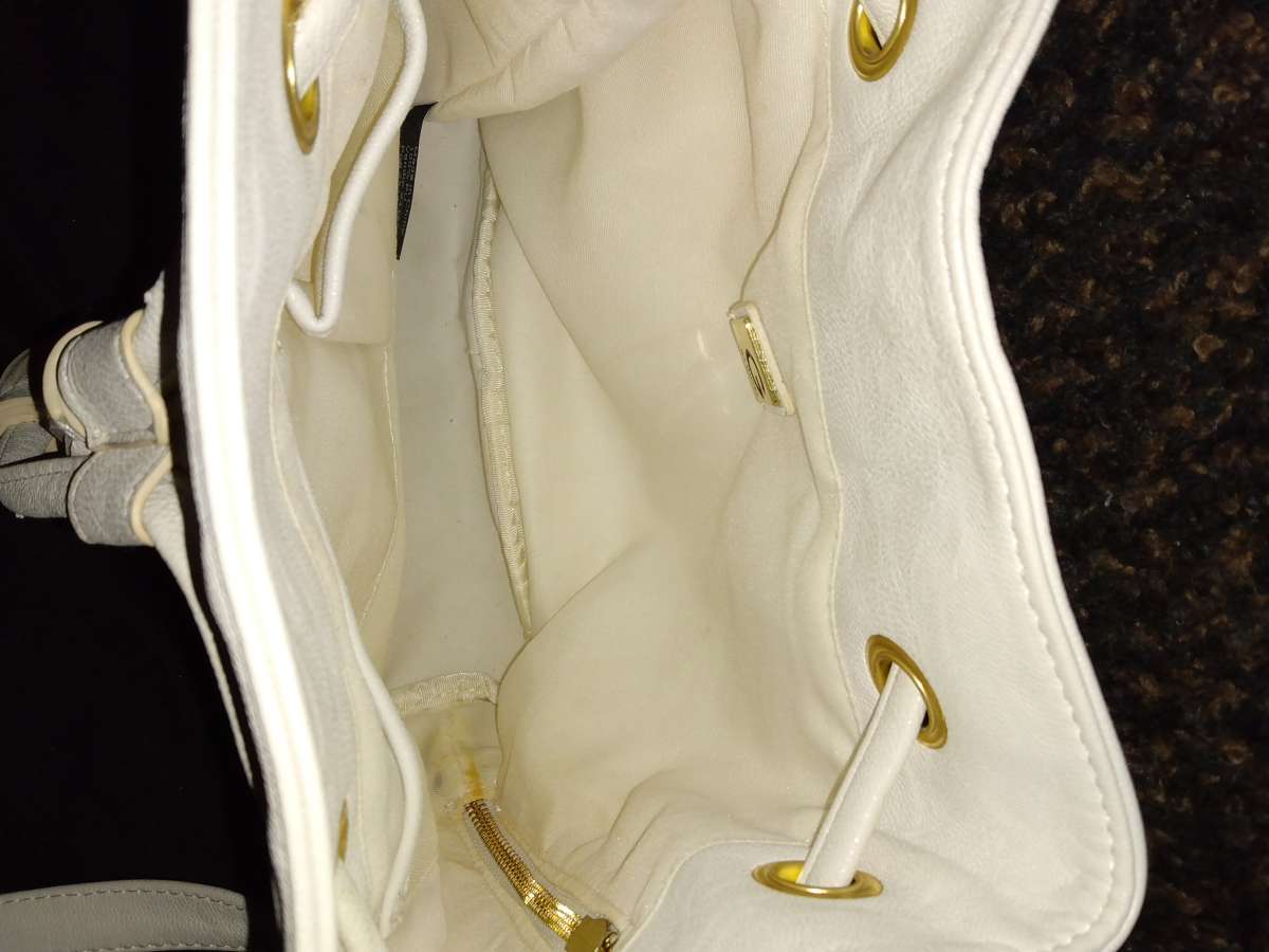 G BY GUESS WHITE CROSSBODY PURSE