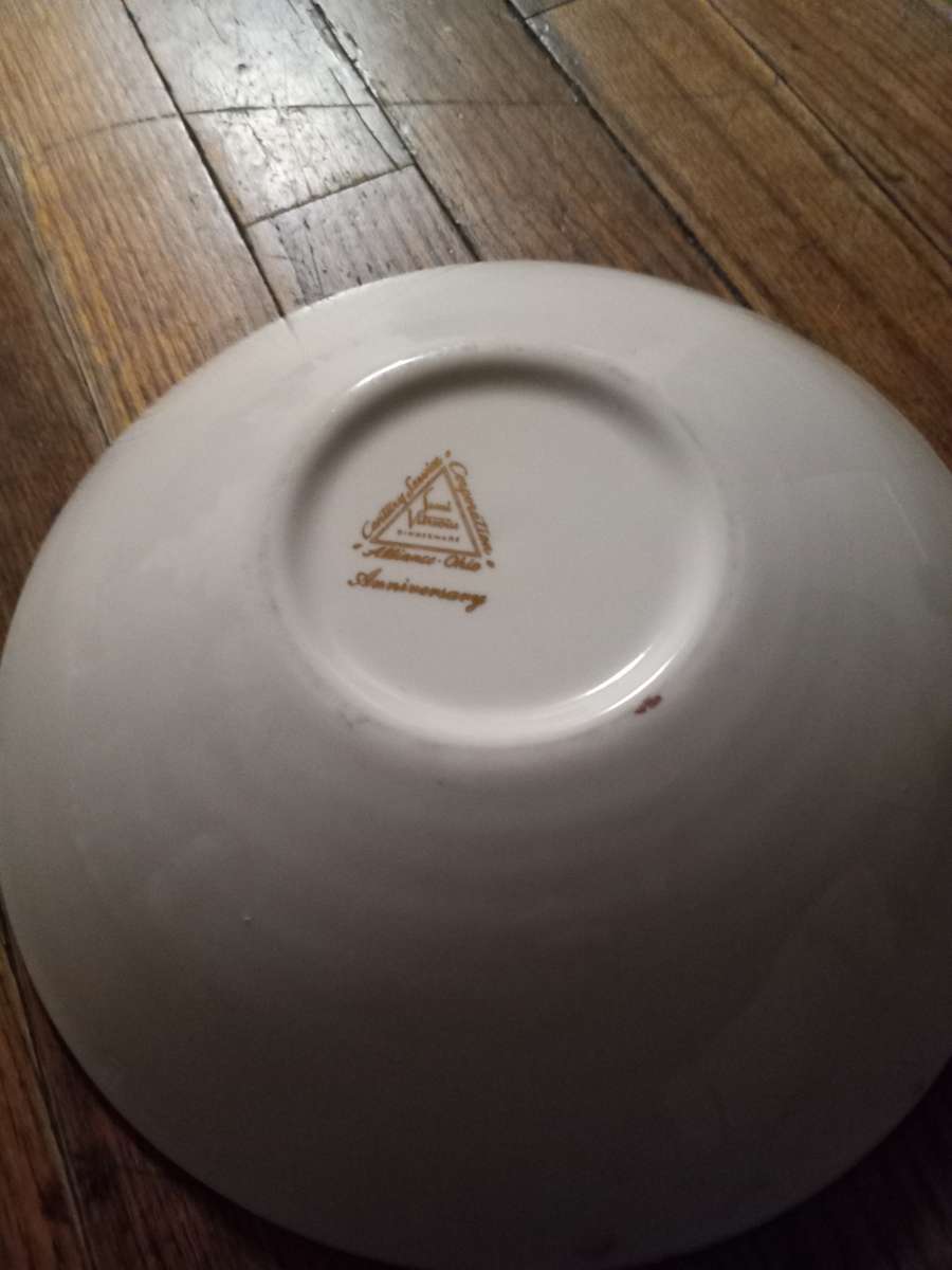 2 vintage vegetable bowls