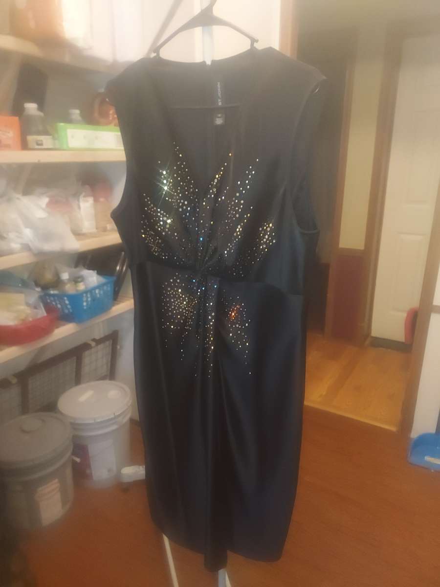 NWOT St John Black Knits liquid satin sheath dress size 14k