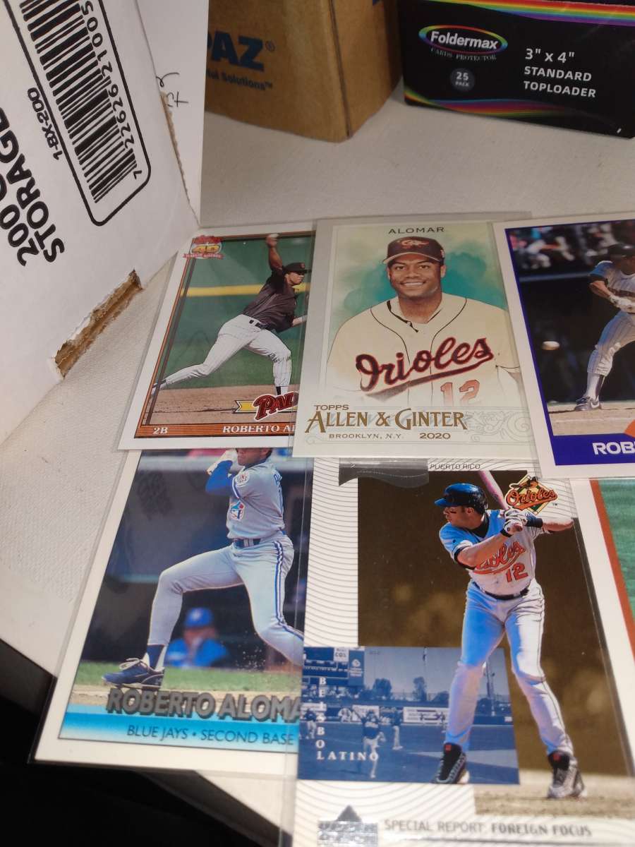 six card lot Hall of famer Roberto alomar