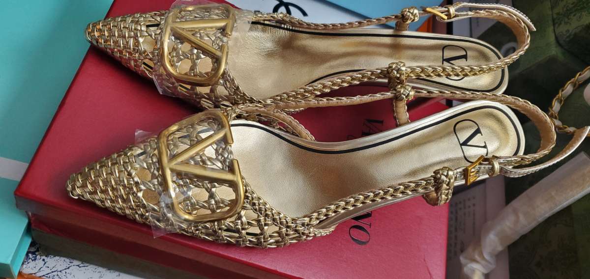 gold rafia VLTN shoes