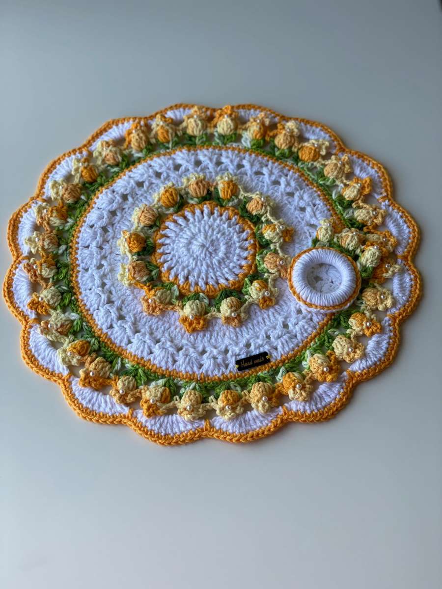 sousplat tulips in crochet 18 pieces for set table