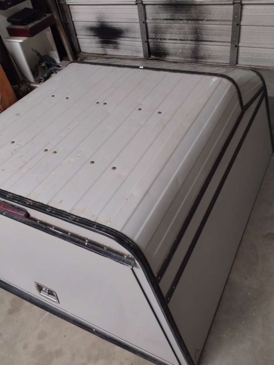 utility camper cap for Chevy colorado or other small pickup