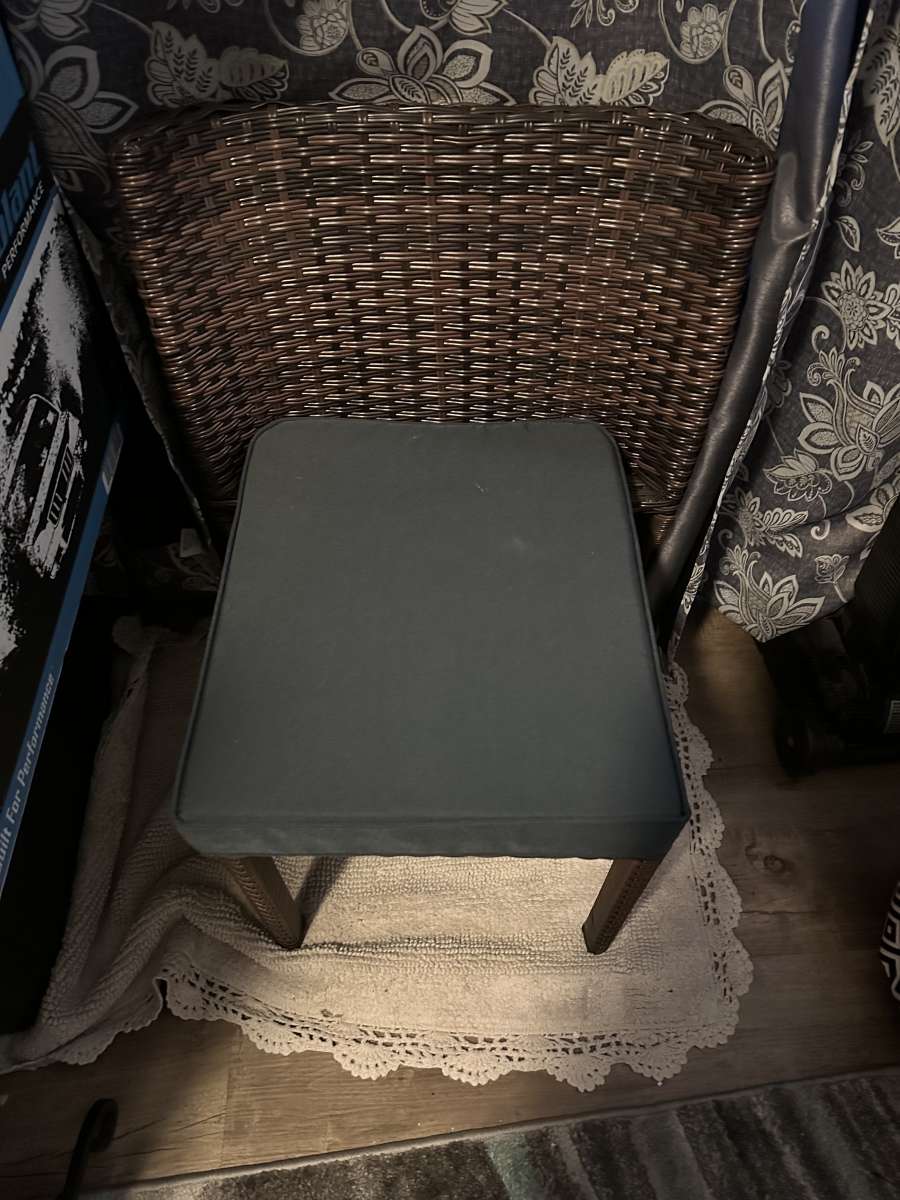 Small kitchen table and chairs