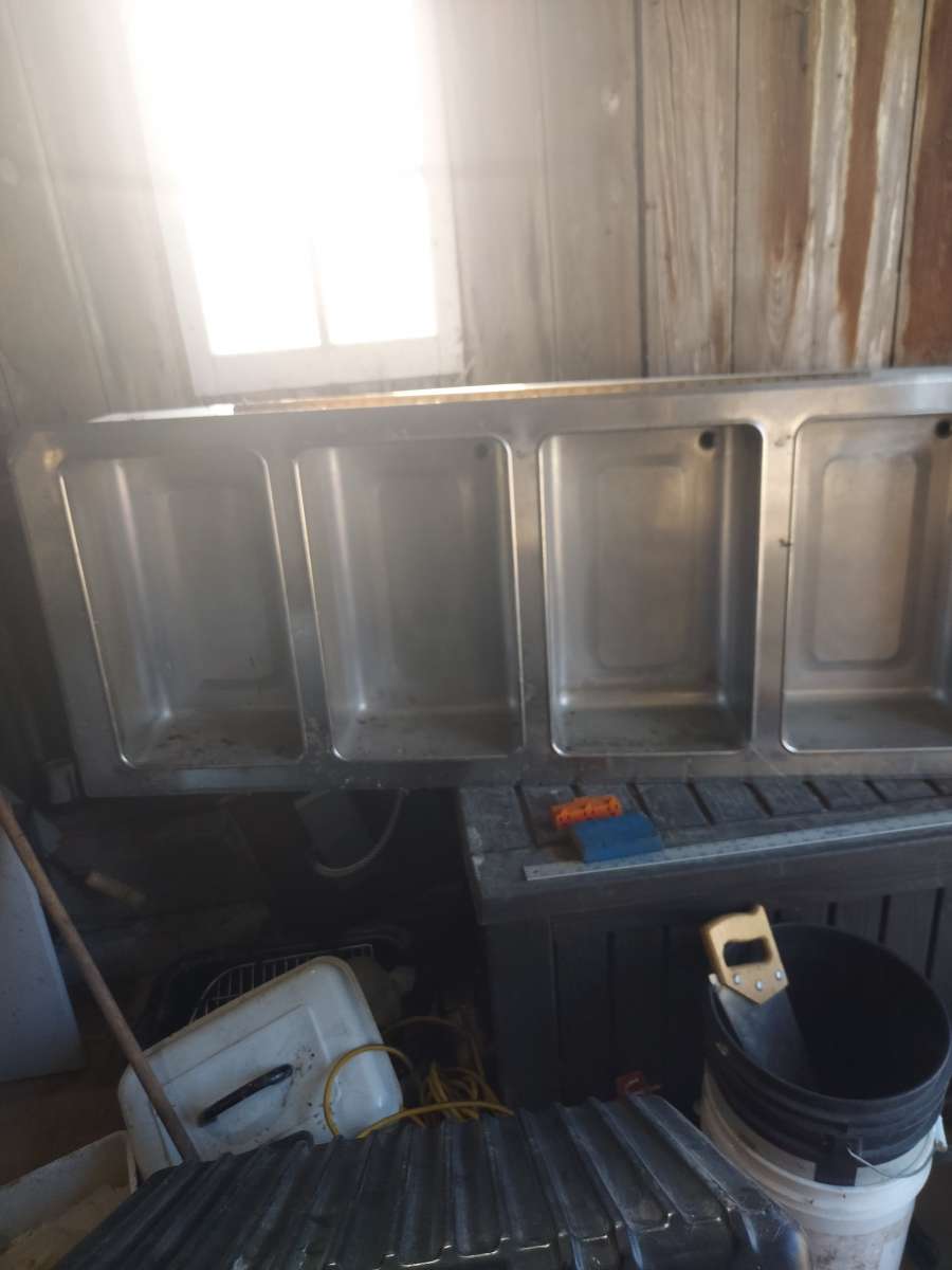 Electric steam table