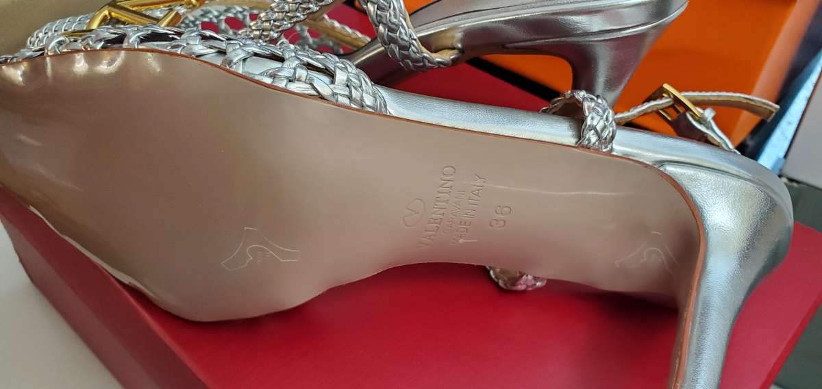 silver V Raffia size 6