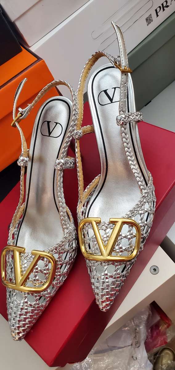 silver V Raffia size 6