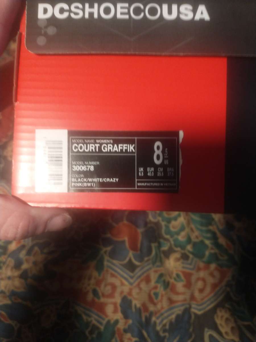 size 8 5 court graphic DC Shoes