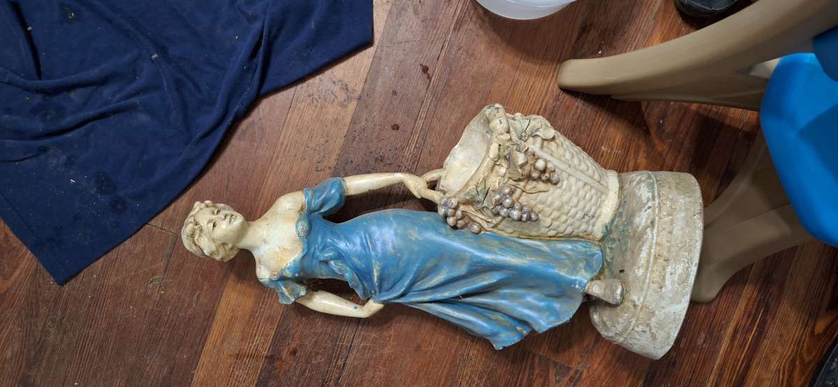 vintage concrete vatican women