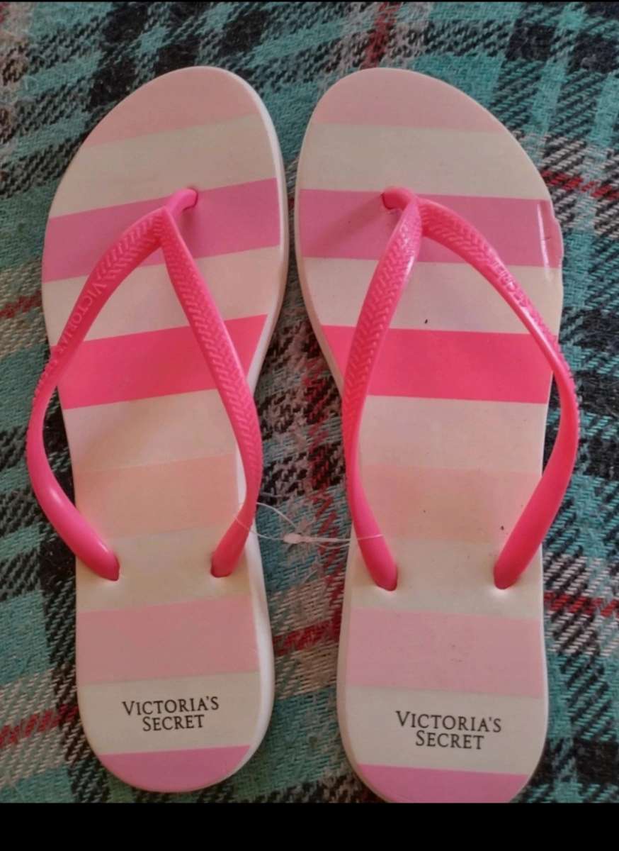 Pink victoria secret flip flops