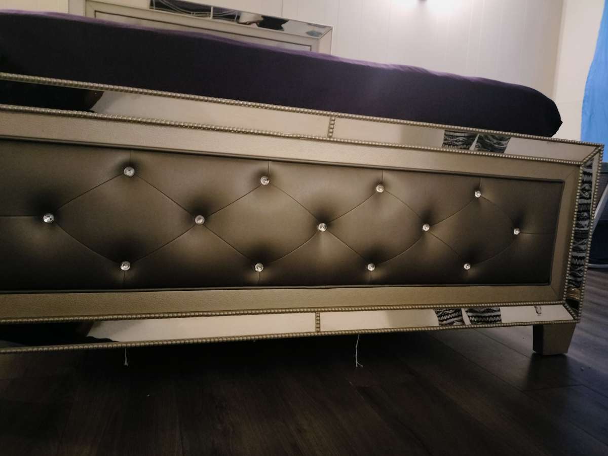 bed set with pictures