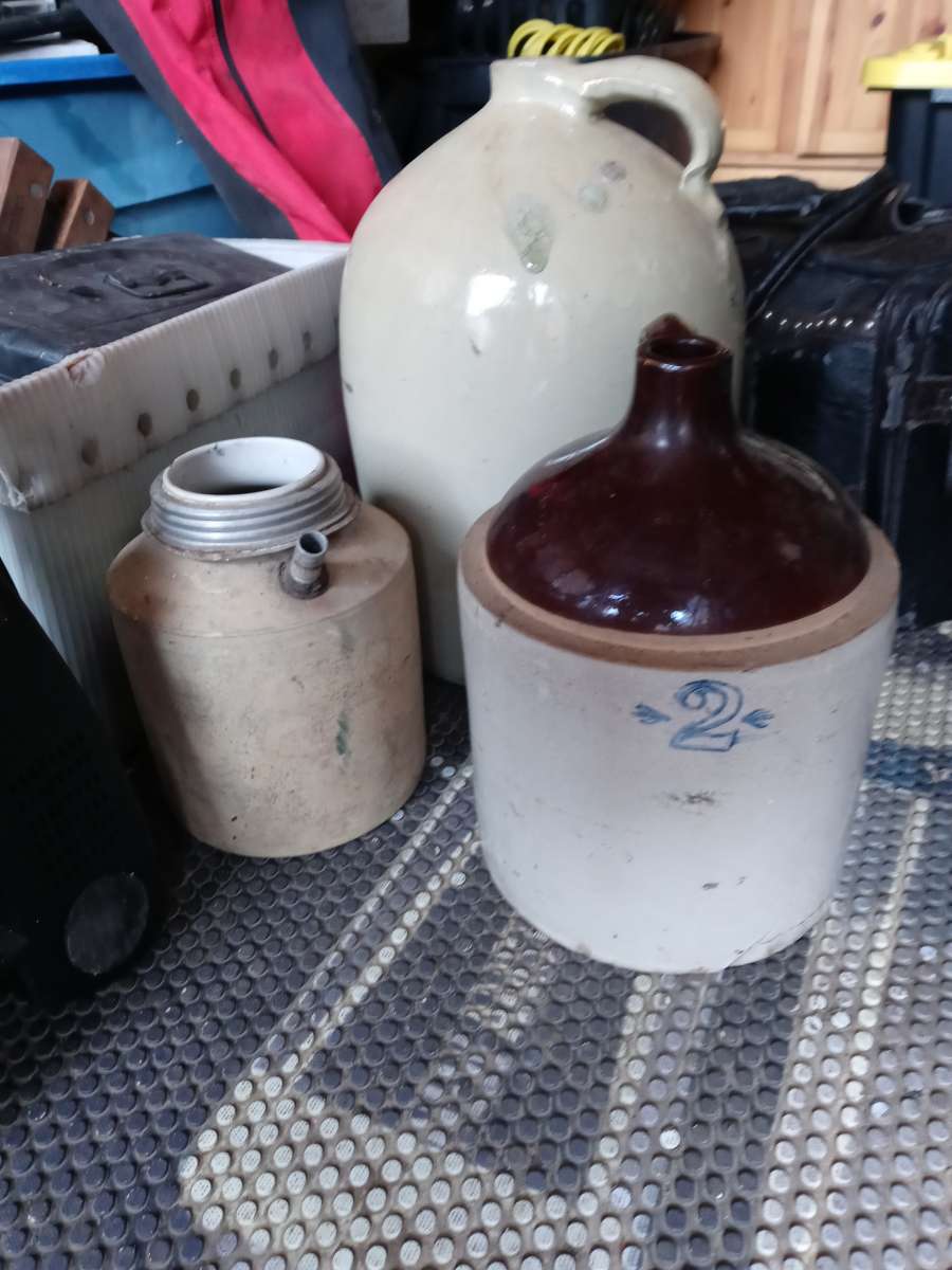 3wine jugs