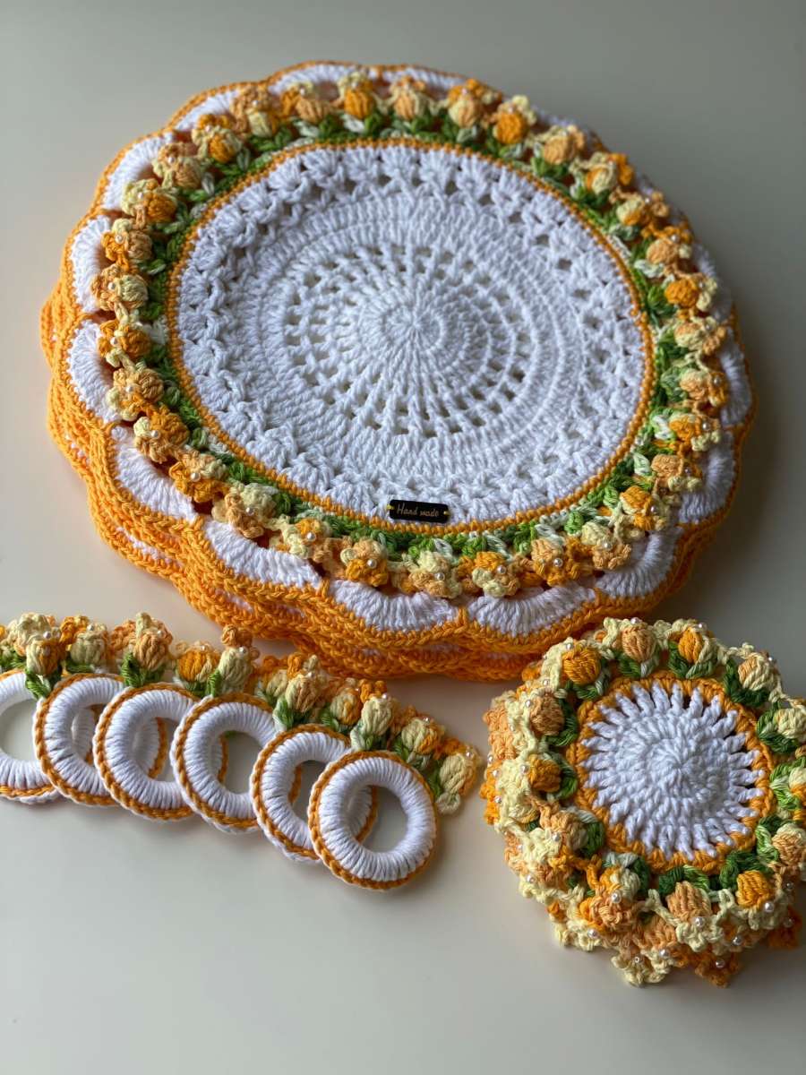 sousplat tulips in crochet 18 pieces for set table