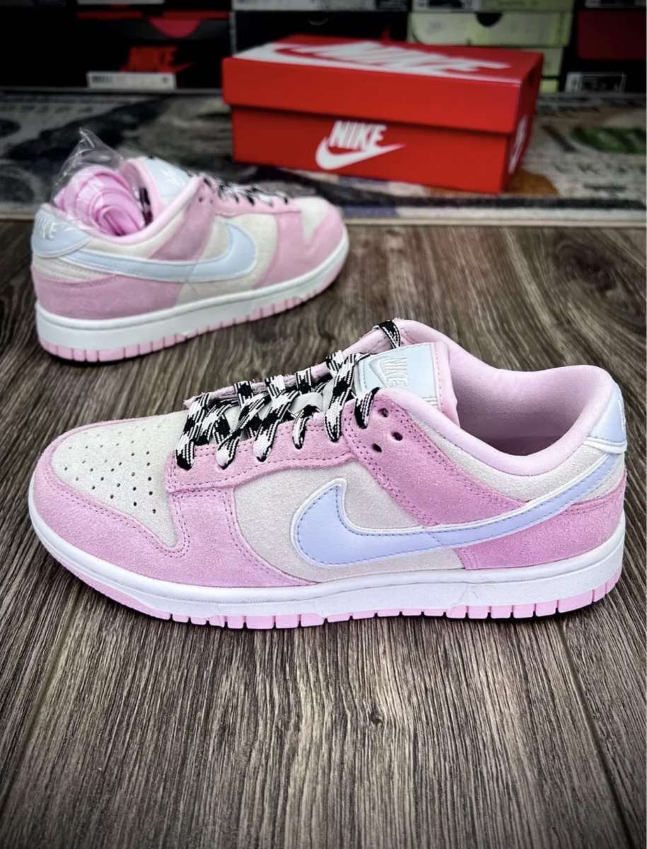 Woman Nike Dunks Low pink foam