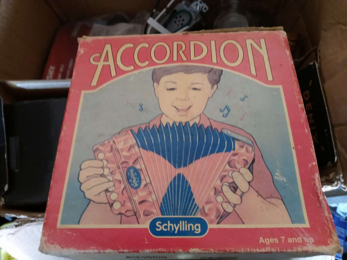 1970accordion new in box