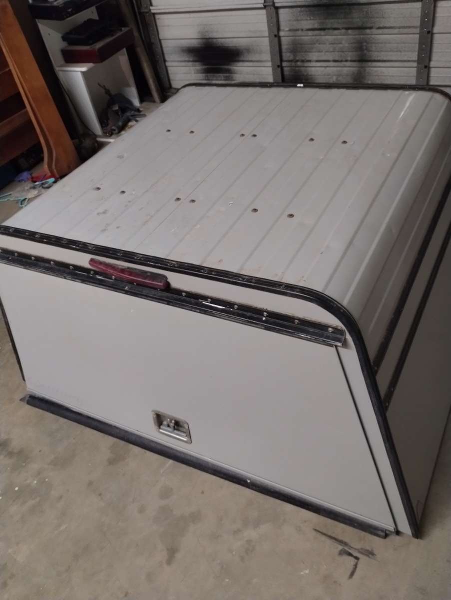 utility camper cap for Chevy colorado or other small pickup