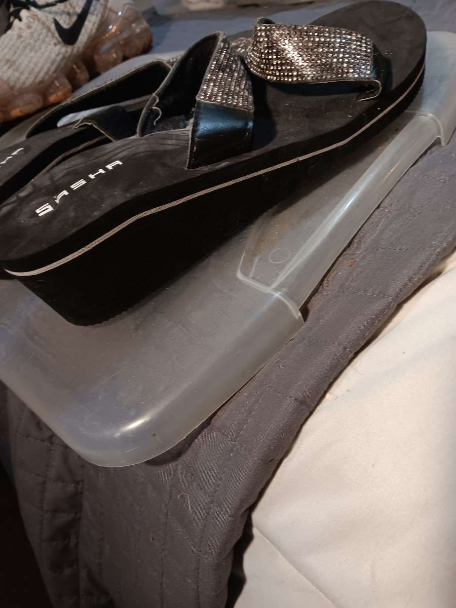 SASHA sandels size 8 in womens