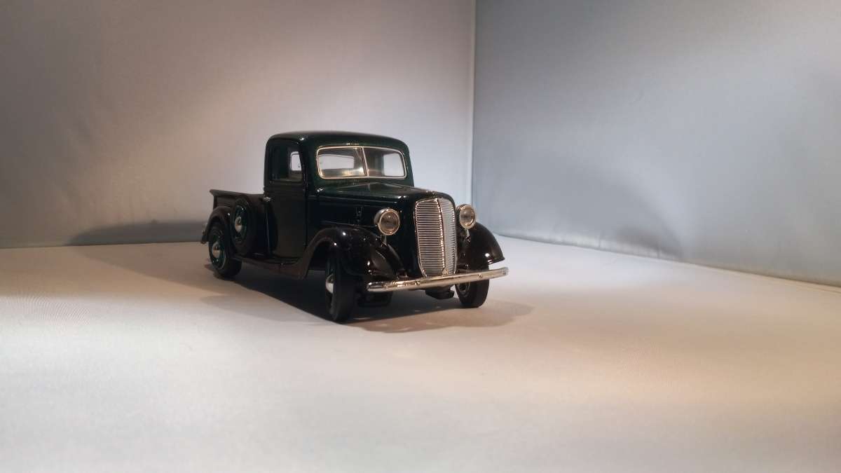 old toy Ford V8