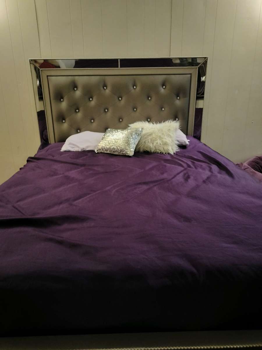 bed set with pictures