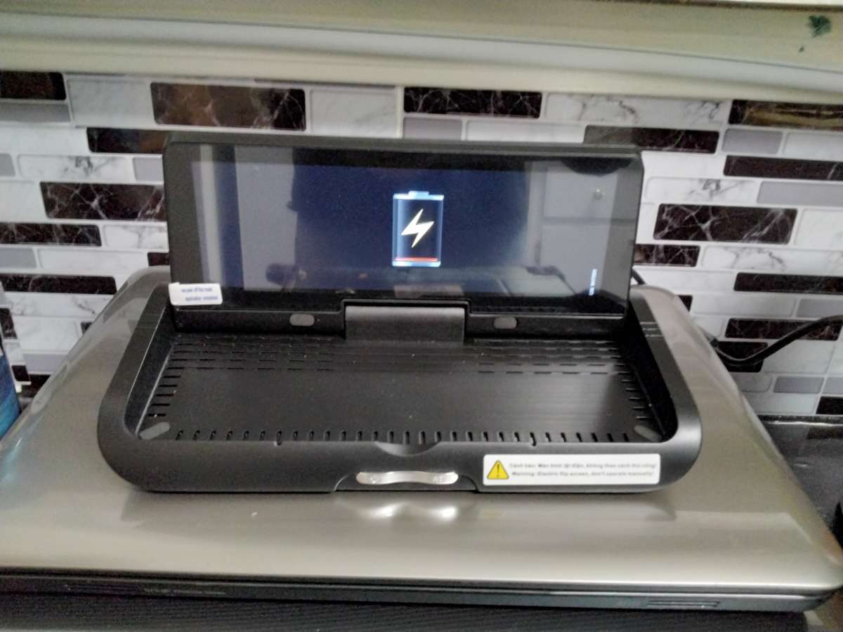 AFTERMARKET ON DASH GPS  SYSTEM WITH BUILTIN  DASH CAM