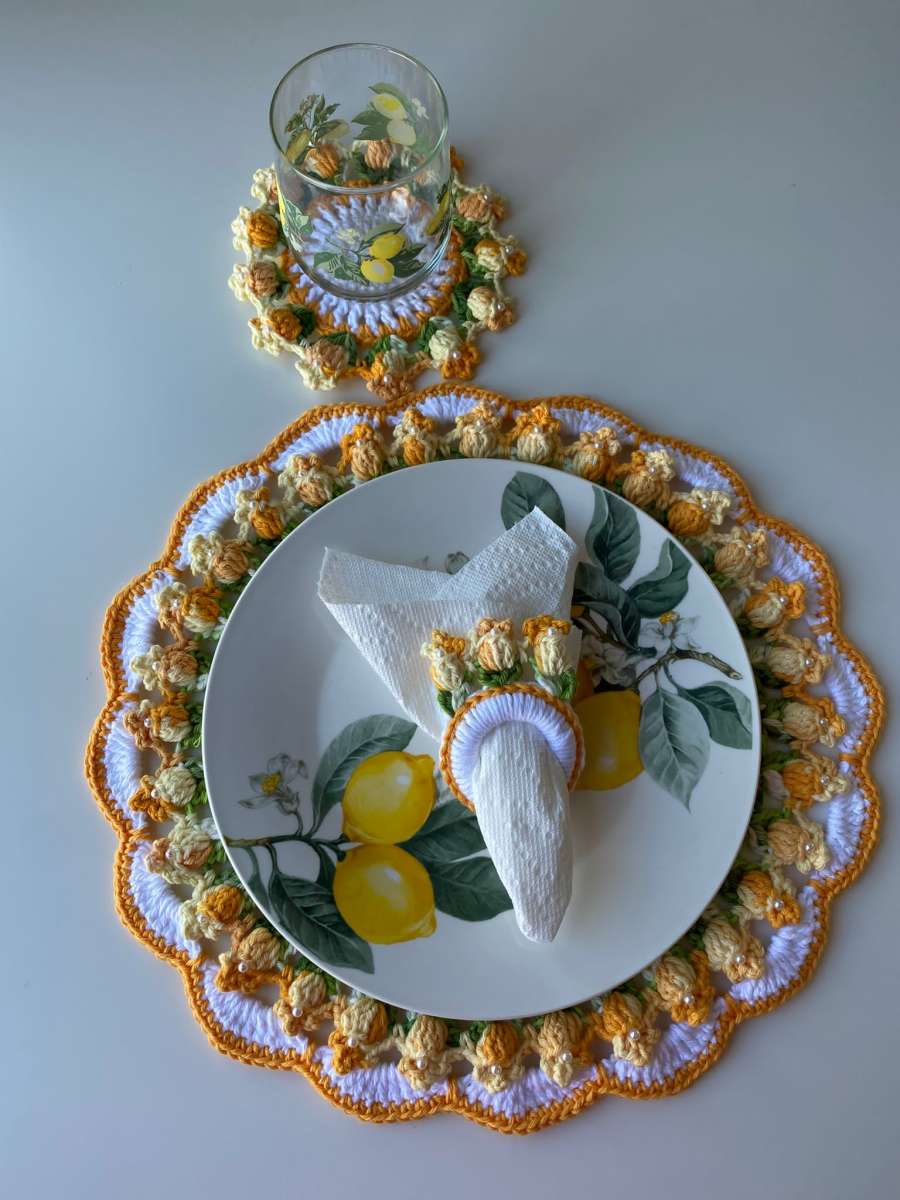 sousplat tulips in crochet 18 pieces for set table