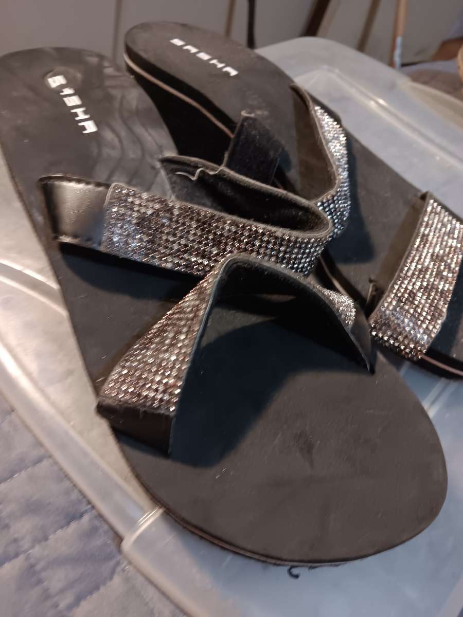 SASHA sandels size 8 in womens