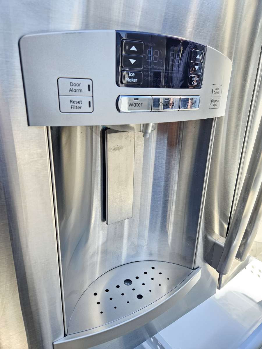 GE FRENCH DOOR STAINLESS STEEL REFRIGERATOR