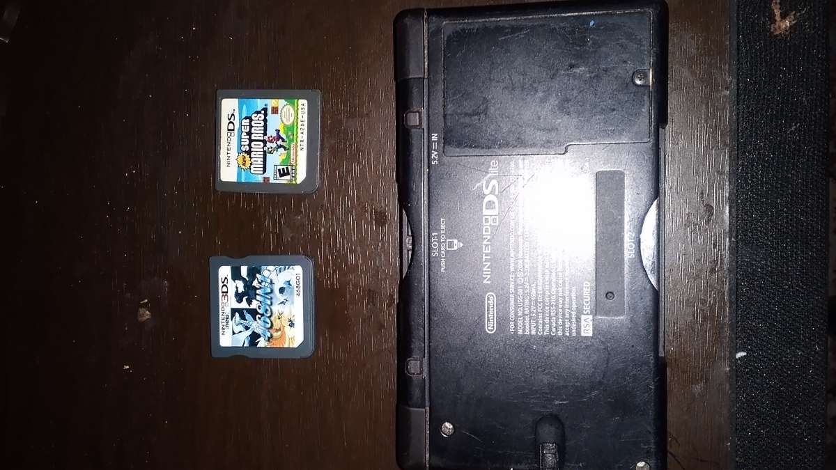 Gameboy ds with 2 games