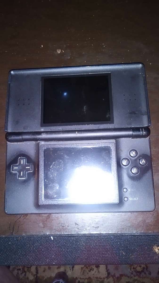 Gameboy ds with 2 games