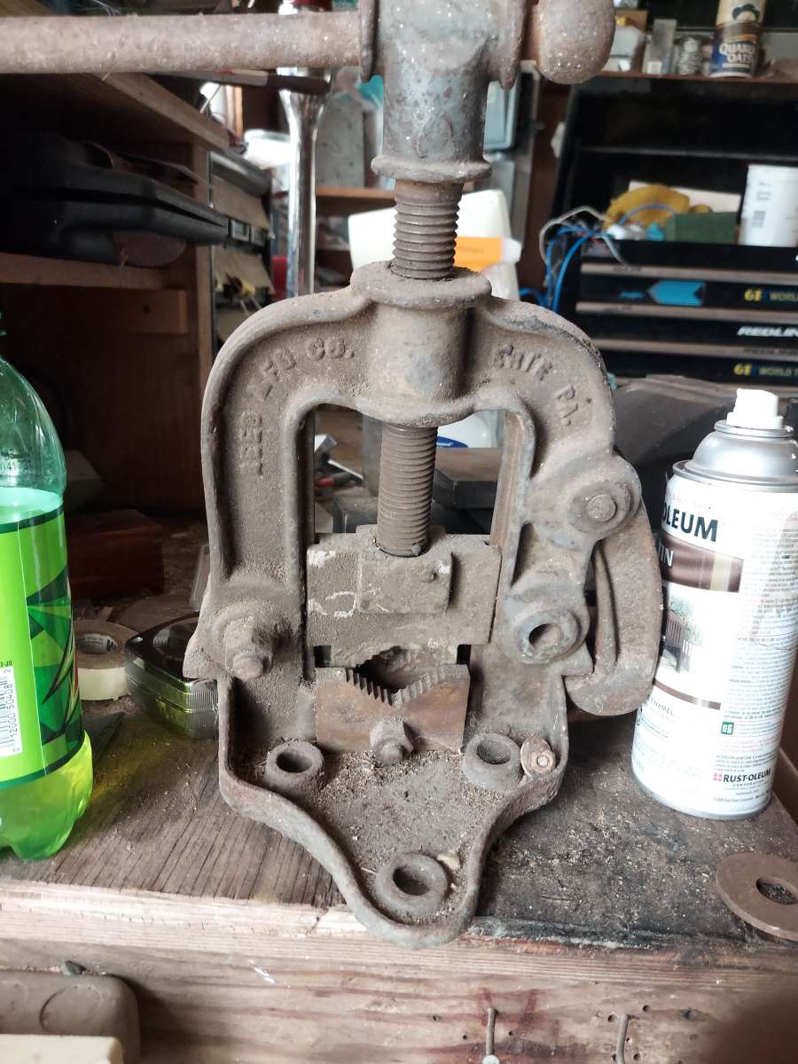 vintage pipe vise