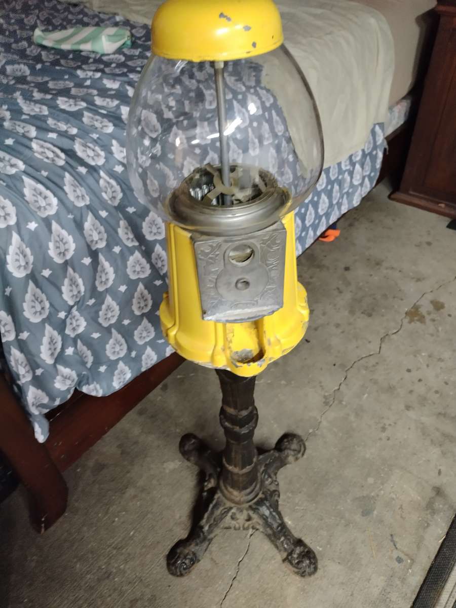 3vintage bubble gum machines