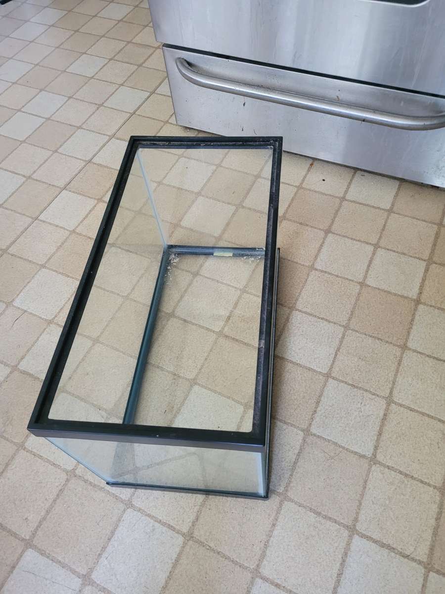 25 gallon tank and topper and other hamster items