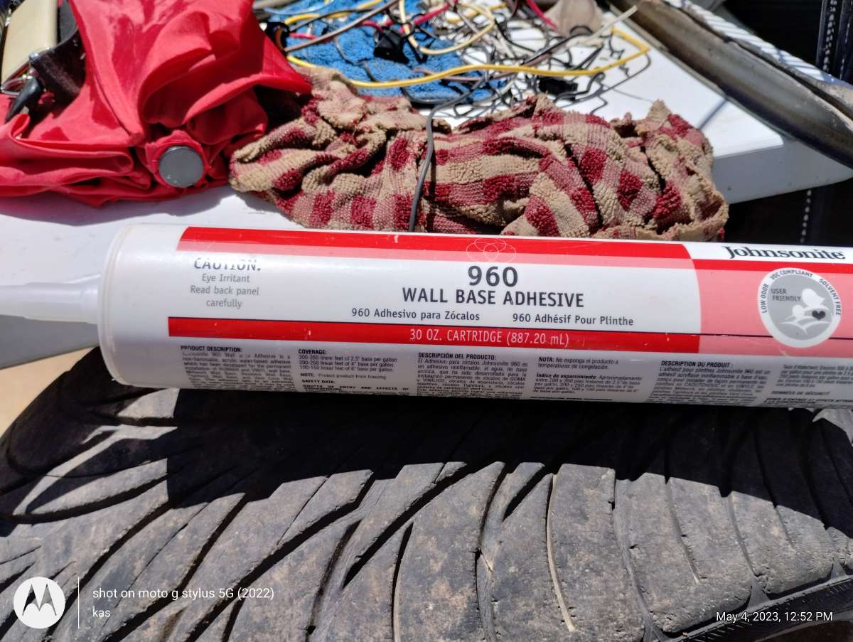 4 30 ounce cartridges of 960 wall base adhesive