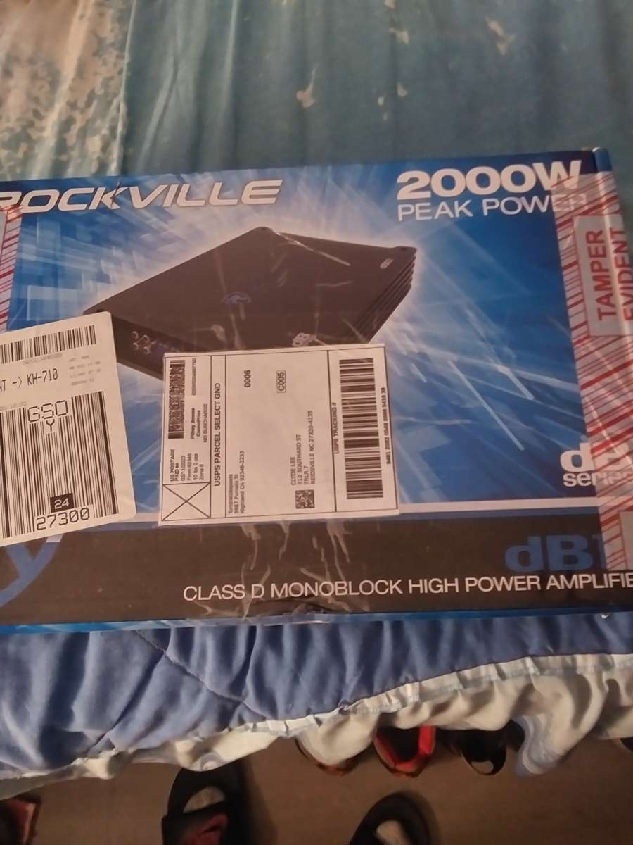 Rockville 2000 Watt Amp And Rockville 4 Gauge Wire Kit