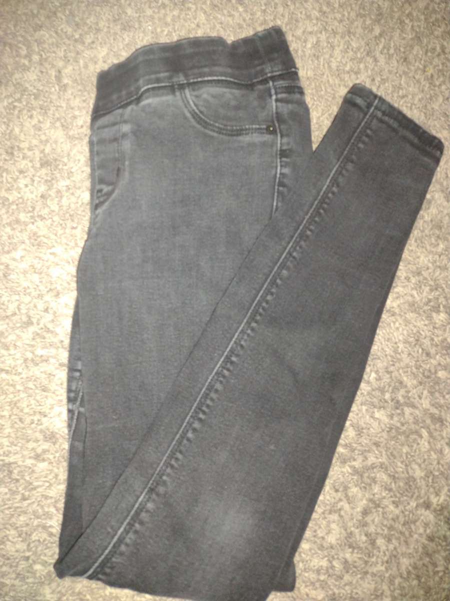 black plain jeans