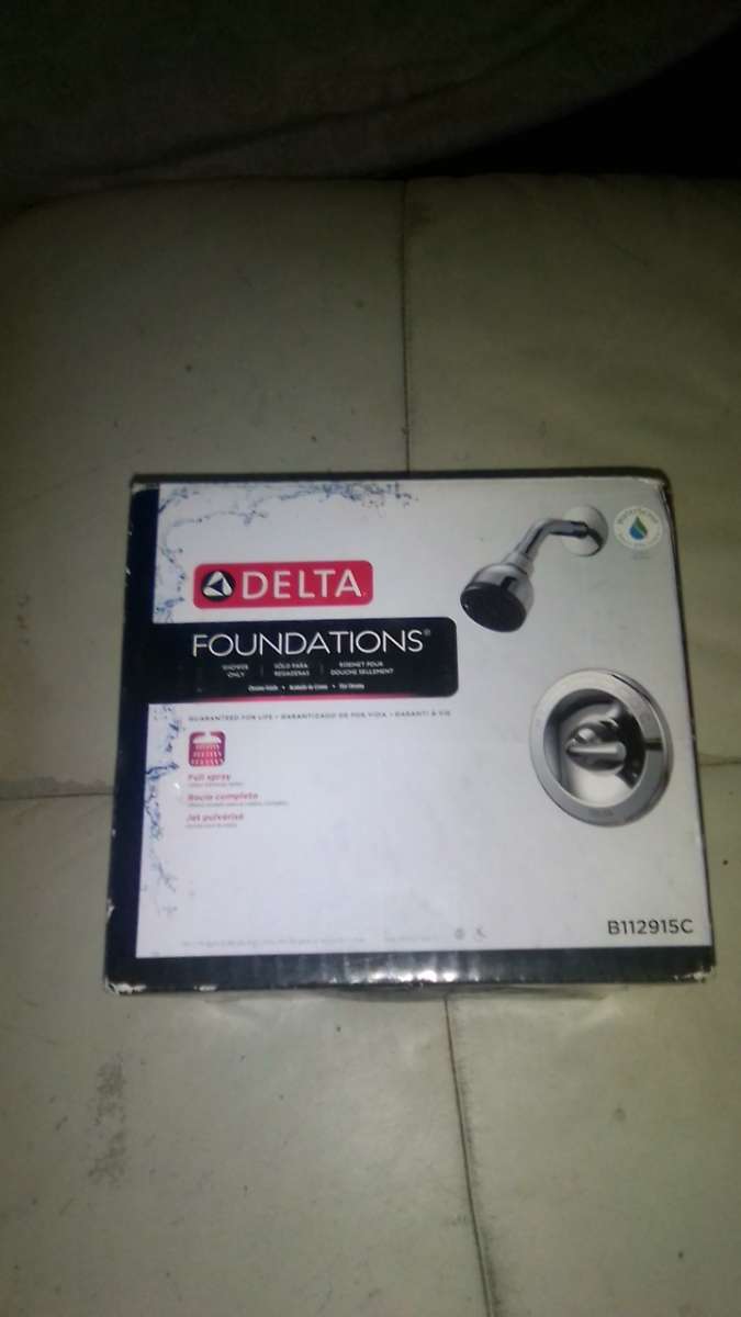 Delta foundation faucet