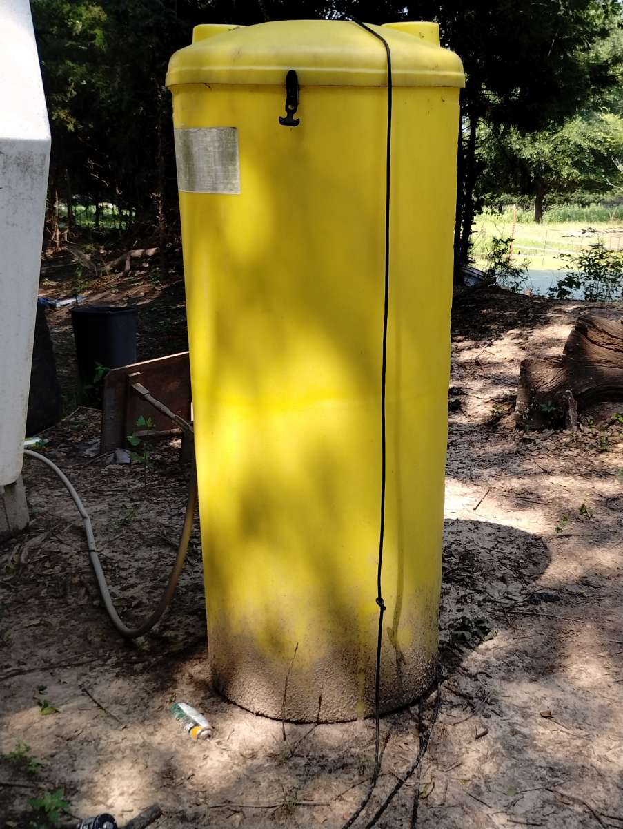 200 gallon water holding tank