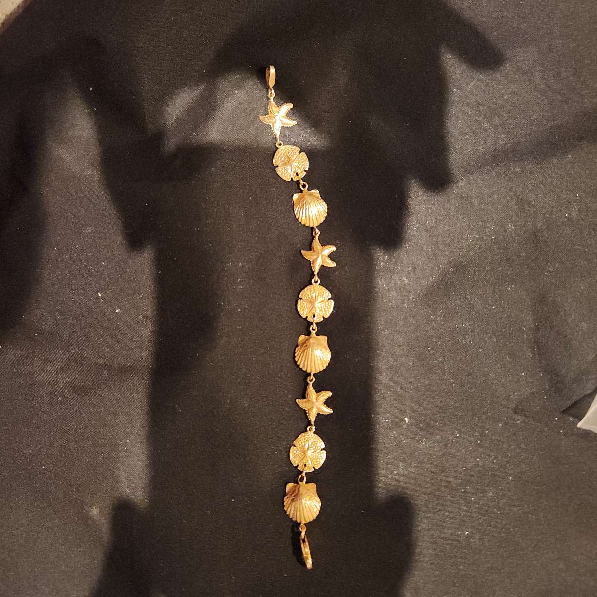 Sanddollar and Starfish Gold Bracelet