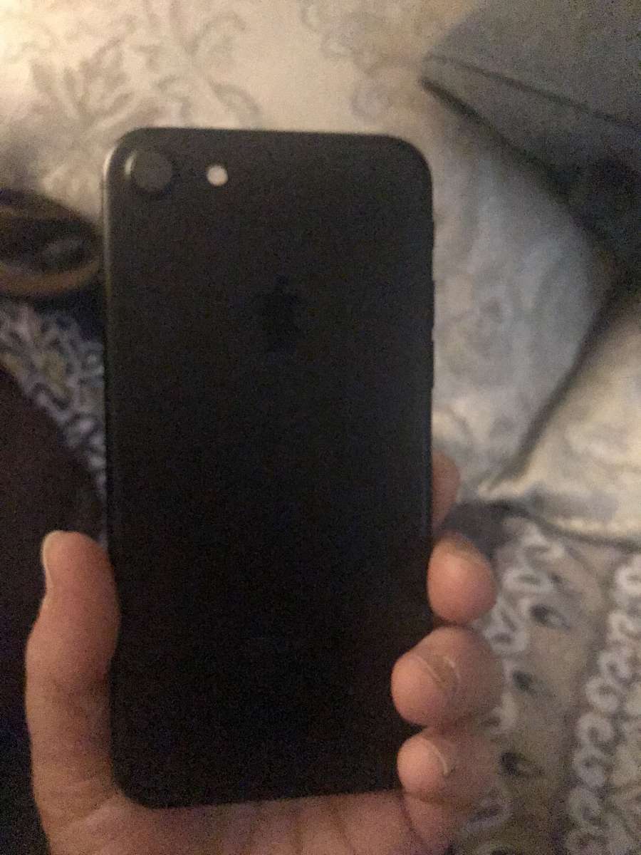 iPhone 7 32GB and unlocked and already reset and ready to go