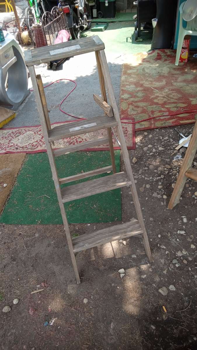 3 Step Medium Size Wooden Ladder