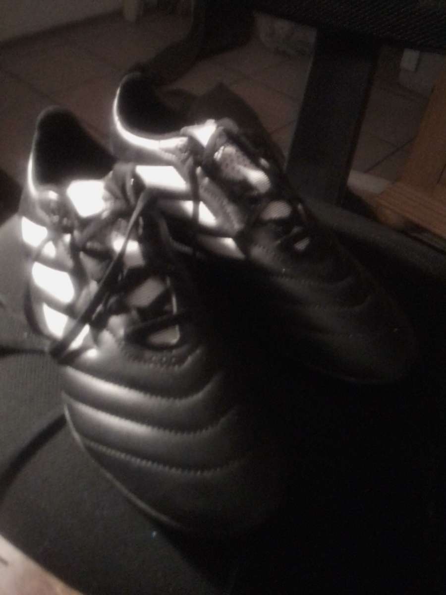 adiddas sport shoes soccer