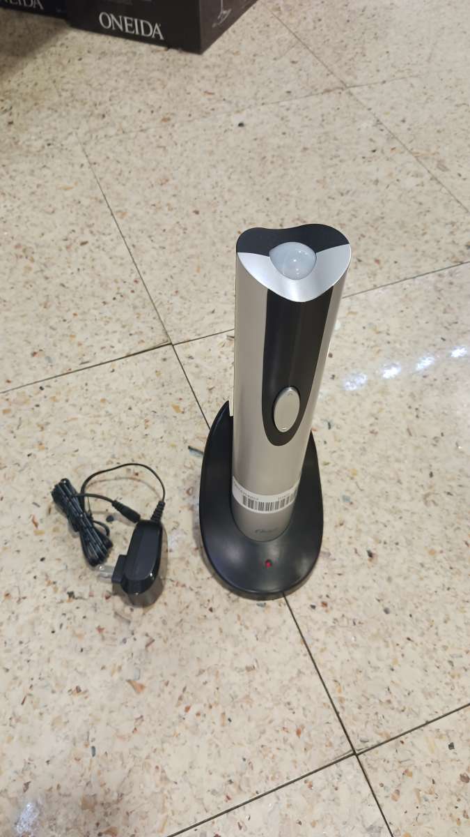 Electronic wine opener