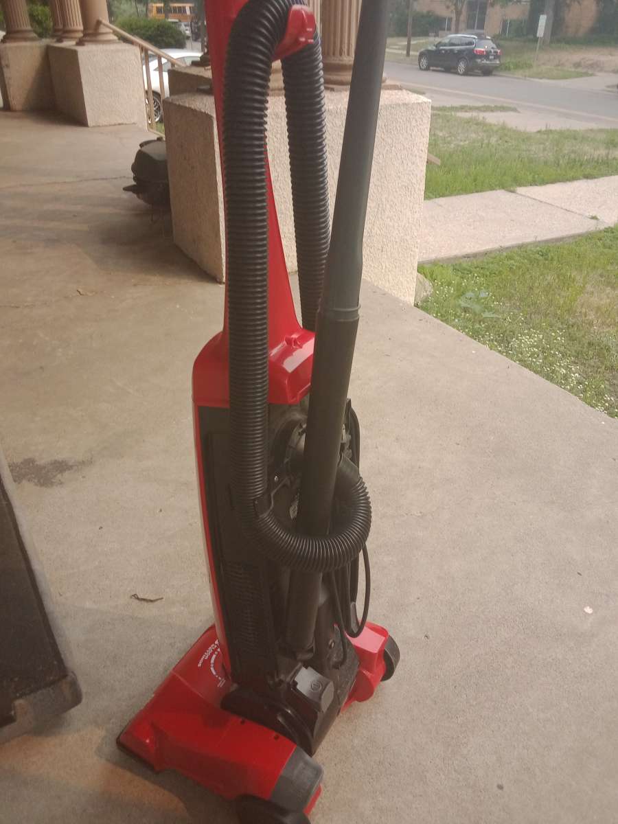 Dirt Devil uprigh clean path vacuum