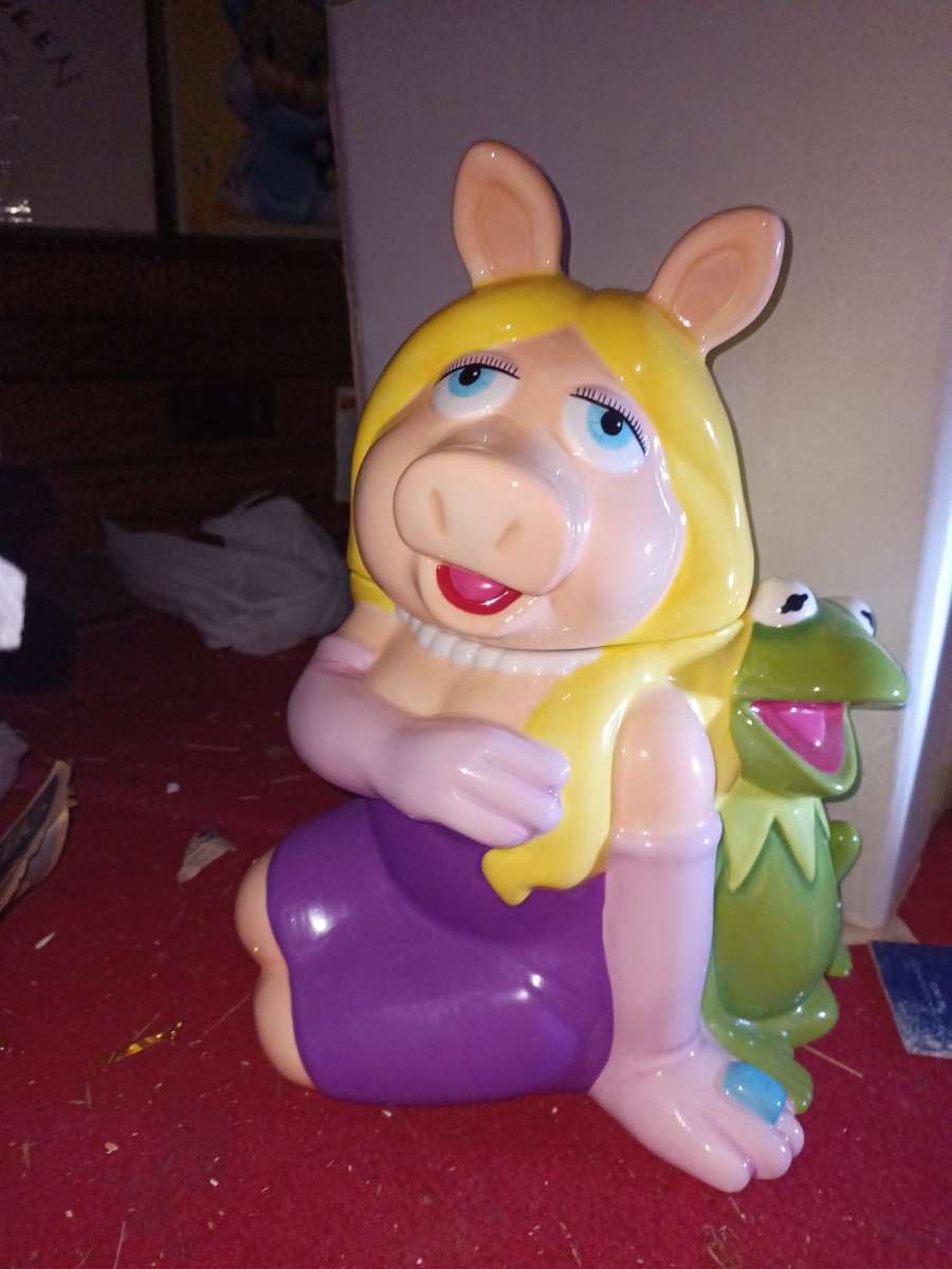 miss piggy and hermit