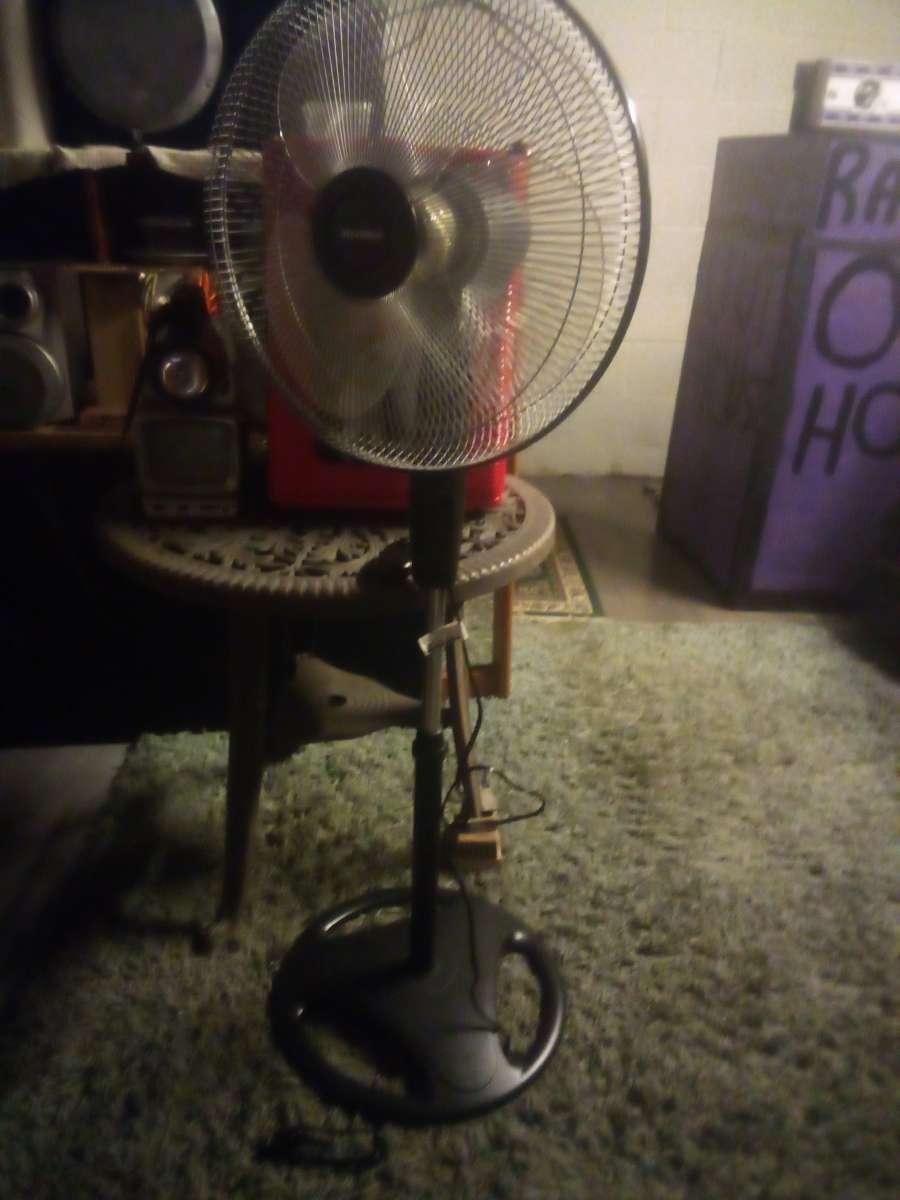 Sylvania Remote Control Stand Up Fan